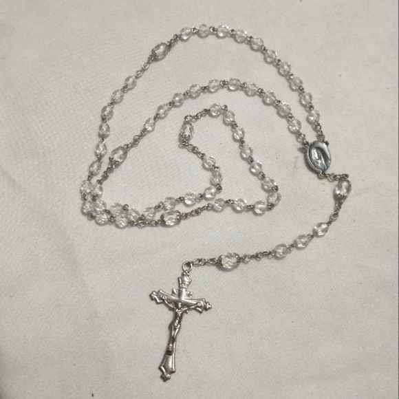 Jewelry - VINTAGE Clear Crystal Faceted Glass Beads Silver Tone Cross Crucifix Rosary